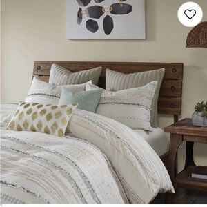 🌸  Elegant Cream and Gray Comforter Set